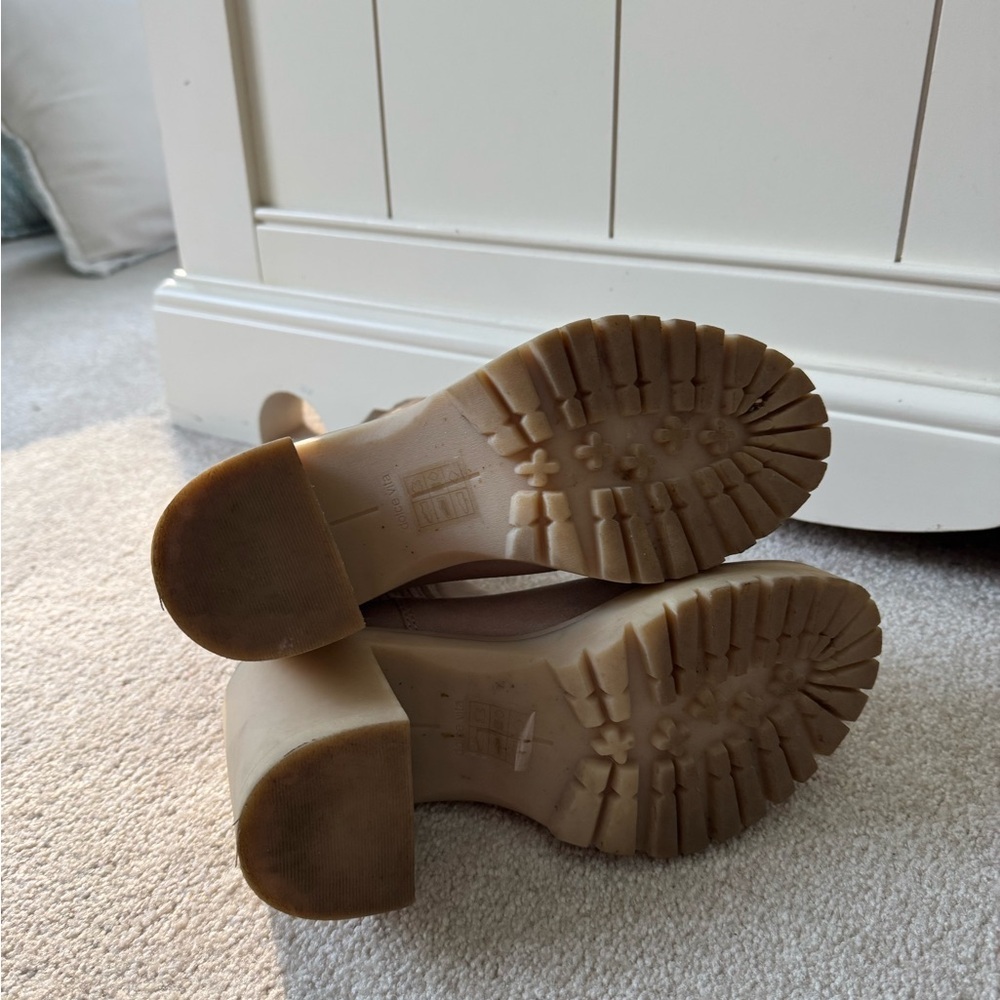 Dolce & Gabbana Cream Heeled Boots - Picture 5 of 5